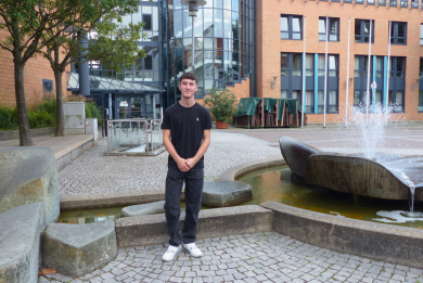 Der neue Auszubildende zum Bauzeichner.