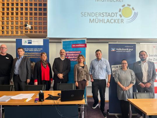 von links: Jörg Fuchs (Gründerberater Handwerkskammer Karlsruhe), Kenan Hörsch (Abteilungsleiter GründerCenter Sparkasse Pforzheim-Calw), Anja Maisch (Gründerberatung IHK Nordschwarzwald, Bürgermeister Armin Dauner, Patricia Lopez ( Volksbank pur), Mirko Elinger, Wirtschaftsbeauftragter der Stadt Mühlacker, Babette Schernau (Agentur für Arbeit Nagold-Pforzheim) und Tobias Bott (Sparkasse Pforzheim-Calw).